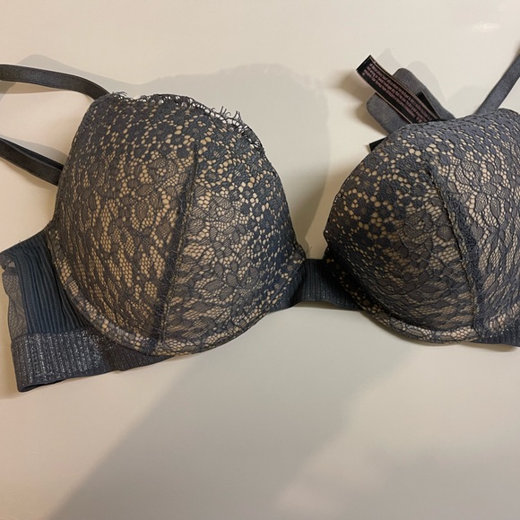 Great condition bombshell bra - Picture 2 of 2